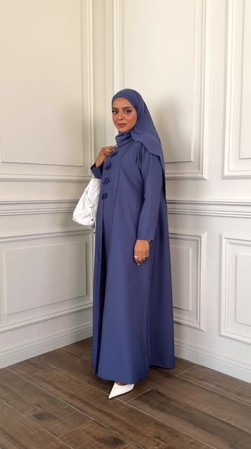 Bohox Instagram: blue full-length outfit with a matching headscarf